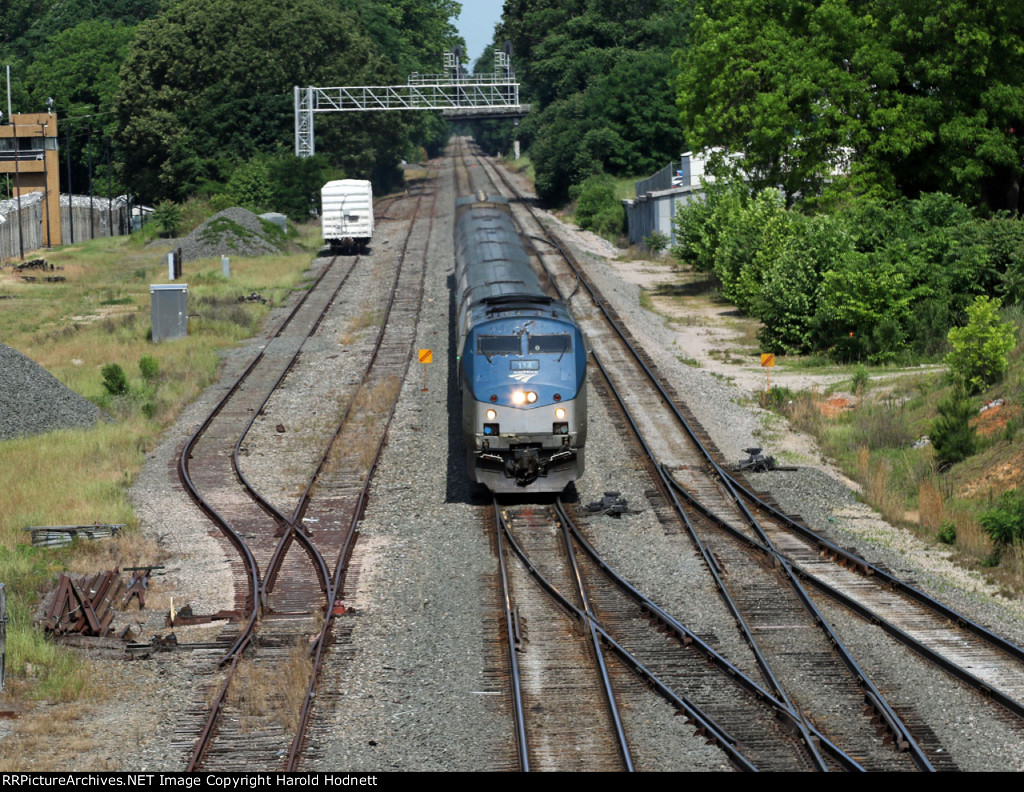 AMTK 114 leads train P080-18 northbound